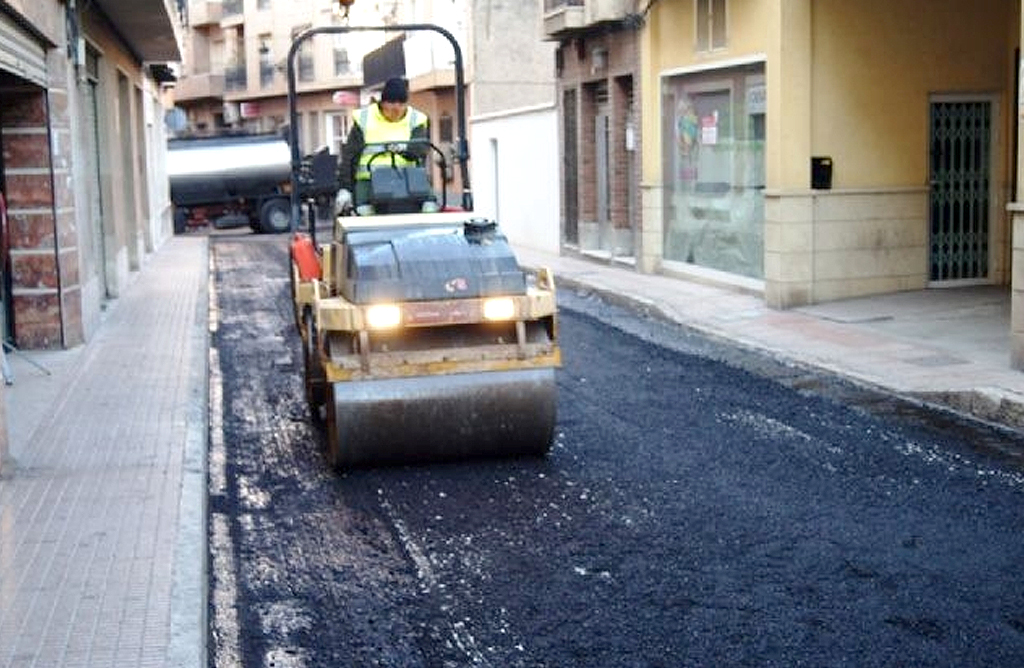 Se invierten más de 268.000 euros en reponer pavimento en el casco urbano y caminos rurales